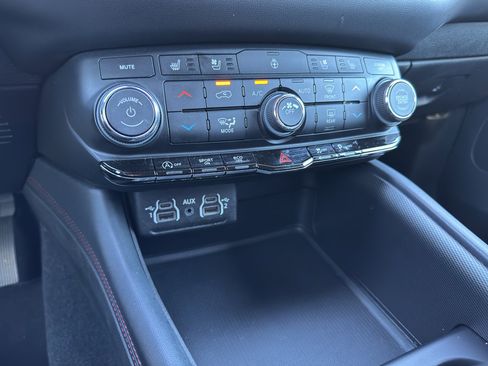 Used 2024 Dodge Durango GT image 32