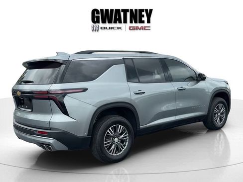 Used 2024 Chevrolet Traverse LT w/ Enhanced Driving Package FWD image 4