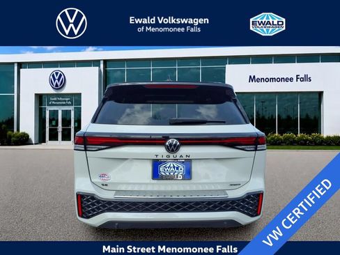 Certified 2025 Volkswagen Tiguan SE R-Line AWD/4WD image 8