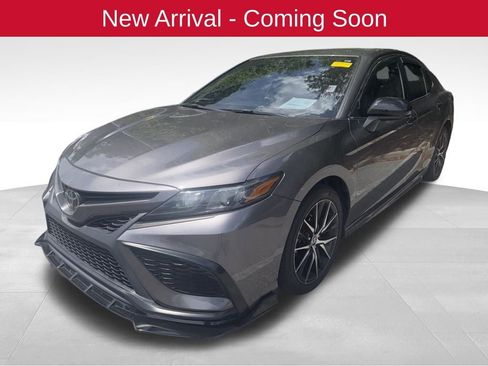 Used 2021 Toyota Camry SE image 2