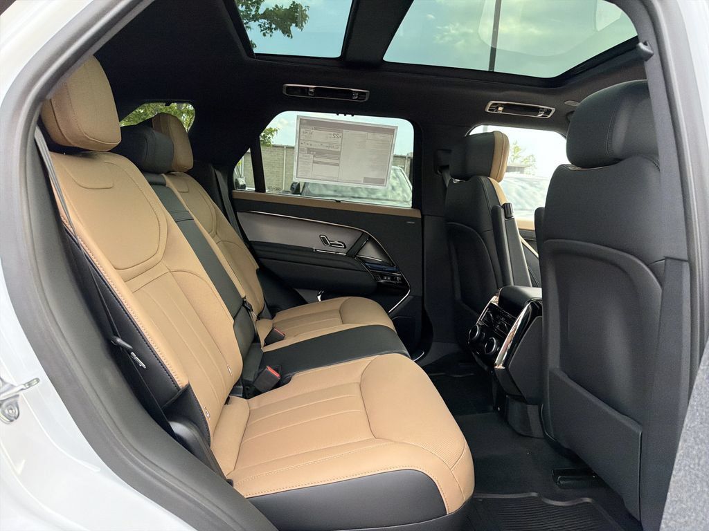 New 2026 Land Rover Range Rover Sport Dynamic SE AWD/4WD image 14