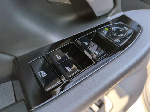 Used 2026 BMW i5 eDrive40 w/ Premium Package RWD image 31