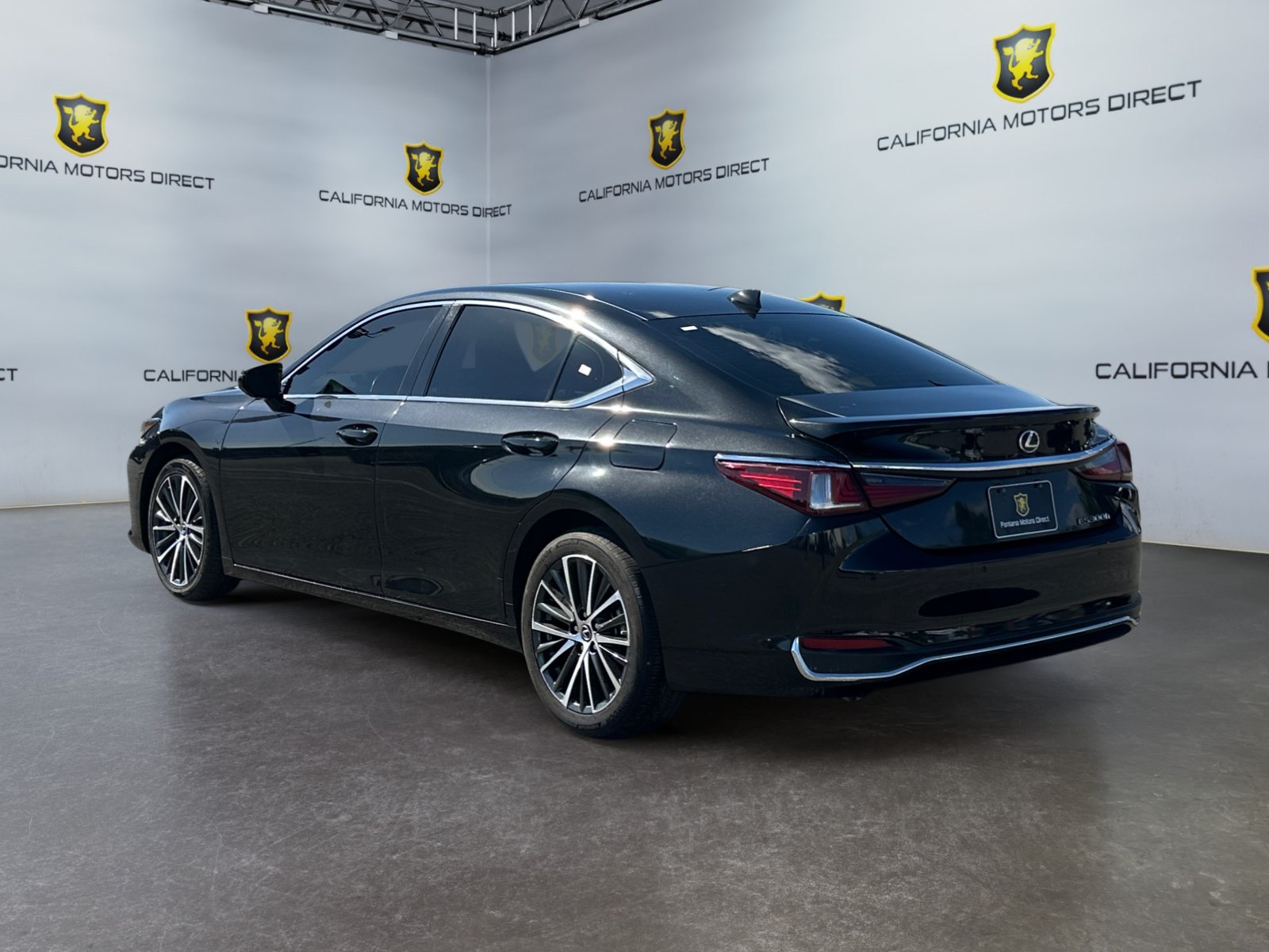 Used 2025 Lexus ES 300h w/ Premium Package FWD image 3