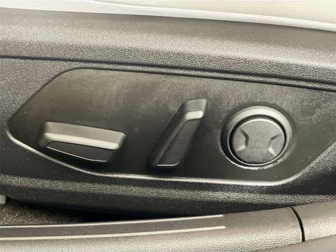 Used 2026 Hyundai Elantra Limited FWD image 23