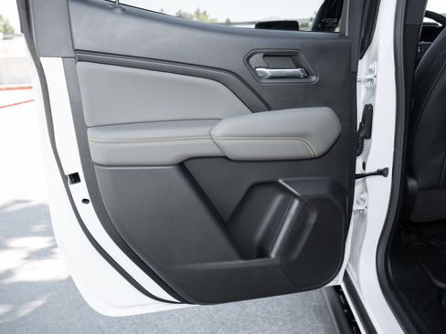 New 2026 Chevrolet Colorado ZR2 w/ Off-Road Front Bumper Package image 40