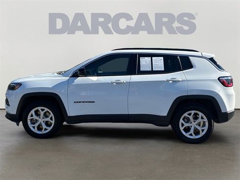 Used 2024 Jeep Compass Latitude image 4