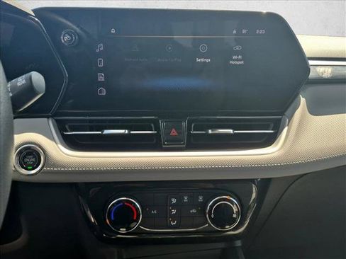Used 2025 Chevrolet TrailBlazer LT FWD image 10