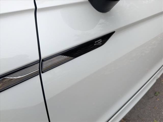Used 2024 Volkswagen Tiguan SE R-Line AWD/4WD image 10