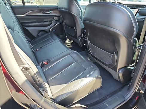 Used 2022 Jeep Grand Cherokee Overland w/ Luxury Tech Group IV image 14