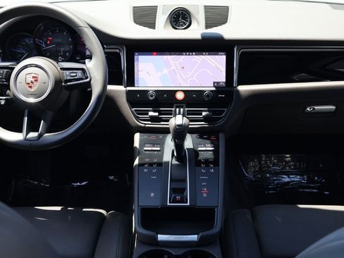 Certified 2026 Porsche Macan AWD/4WD image 20
