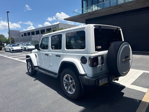 Used 2022 Jeep Wrangler Unlimited Sahara w/ Cold Weather Group AWD/4WD image 3