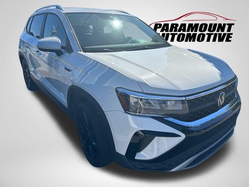 Used 2023 Volkswagen Taos SE w/ Black Wheel Package AWD/4WD image 5