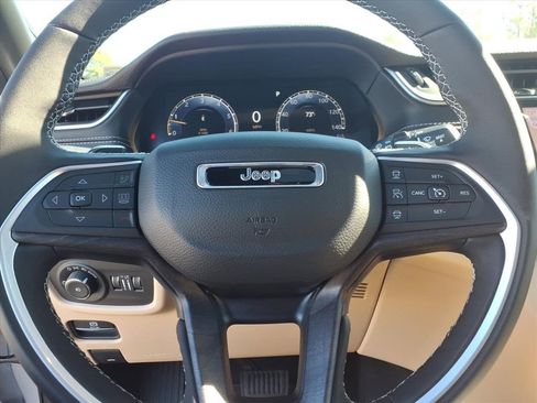 New 2025 Jeep Grand Cherokee Limited w/ Luxury Tech Group II image 32