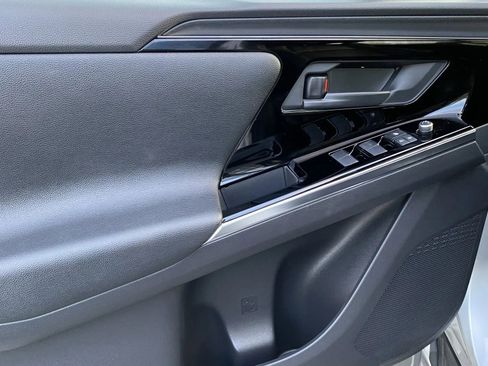 Used 2023 Toyota bZ4X AWD image 12