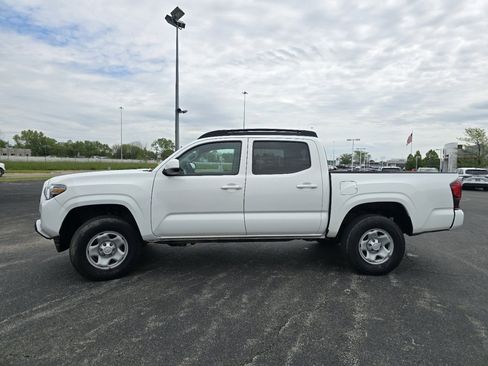 Used 2023 Toyota Tacoma SR AWD/4WD image 11