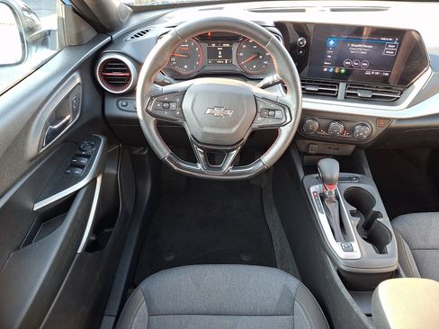 Certified 2024 Chevrolet Trax RS w/ Driver Confidence Package FWD image 12