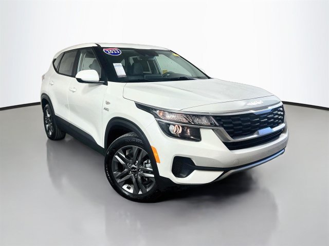 Used 2023 Kia Seltos LX AWD/4WD image 2
