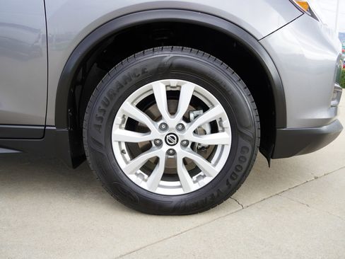 Used 2020 Nissan Rogue SV image 10