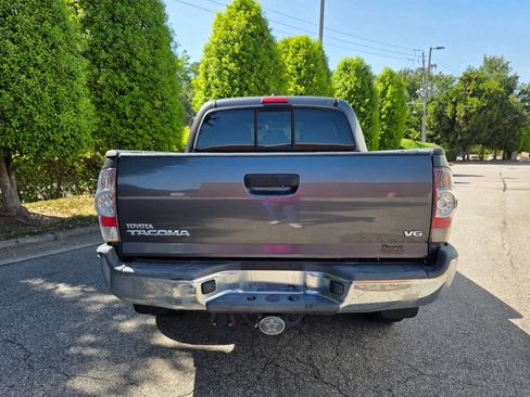 Used 2015 Toyota Tacoma 4x4 Double Cab w/ TRD Off-Road Package image 4