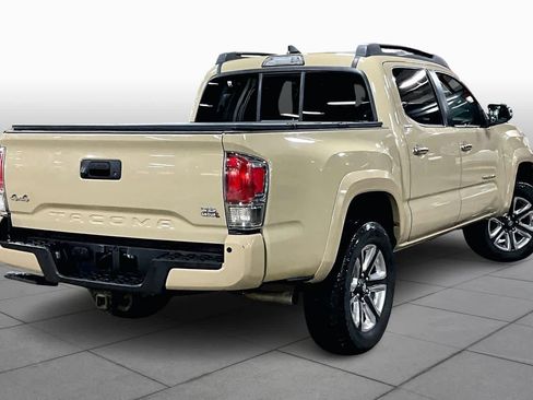 Used 2016 Toyota Tacoma Limited w/ Towing Package image 13