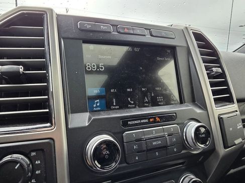 Used 2018 Ford F150 Platinum w/ Equipment Group 701A Luxury image 16