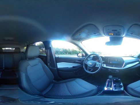 Used 2025 Chevrolet Trax LT image 40