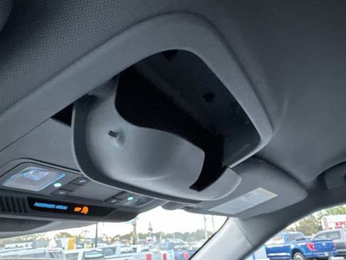 Used 2022 Ford Explorer XLT image 20