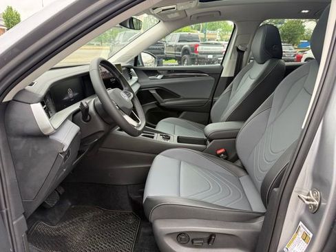 New 2026 Volkswagen Tiguan SE FWD image 10