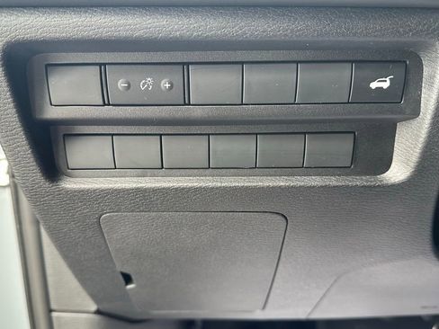 Used 2025 Mitsubishi Outlander SE image 21