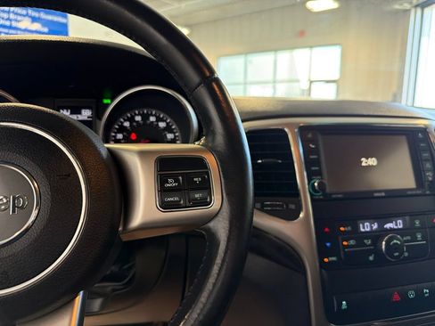 Used 2013 Jeep Grand Cherokee Laredo AWD/4WD image 16