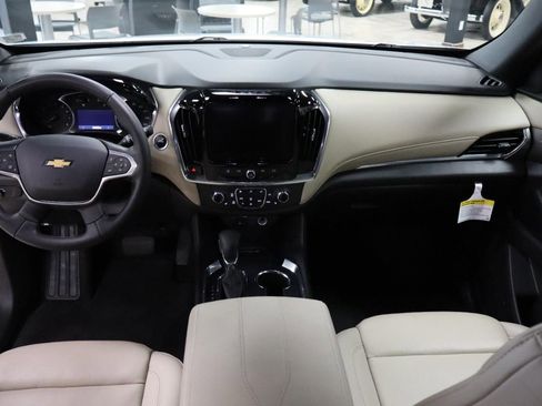 Used 2023 Chevrolet Traverse LT image 12