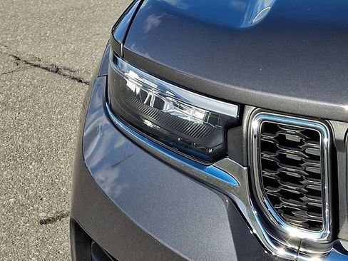 Used 2023 Jeep Grand Cherokee Laredo image 12