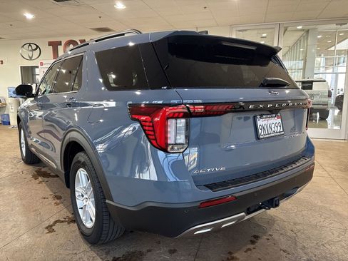 Used 2025 Ford Explorer Active w/ Active Comfort Package image 8