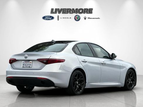 Used 2022 Alfa Romeo Giulia Ti RWD image 3