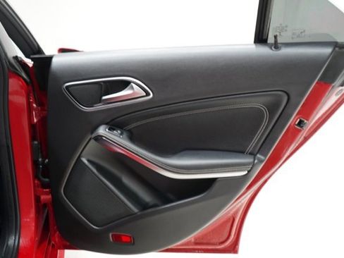 Used 2018 Mercedes-Benz CLA 250 4MATIC image 33