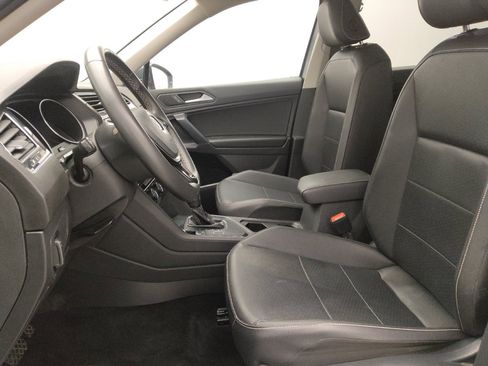 Used 2021 Volkswagen Tiguan SE w/ Panoramic Sunroof Package FWD image 17