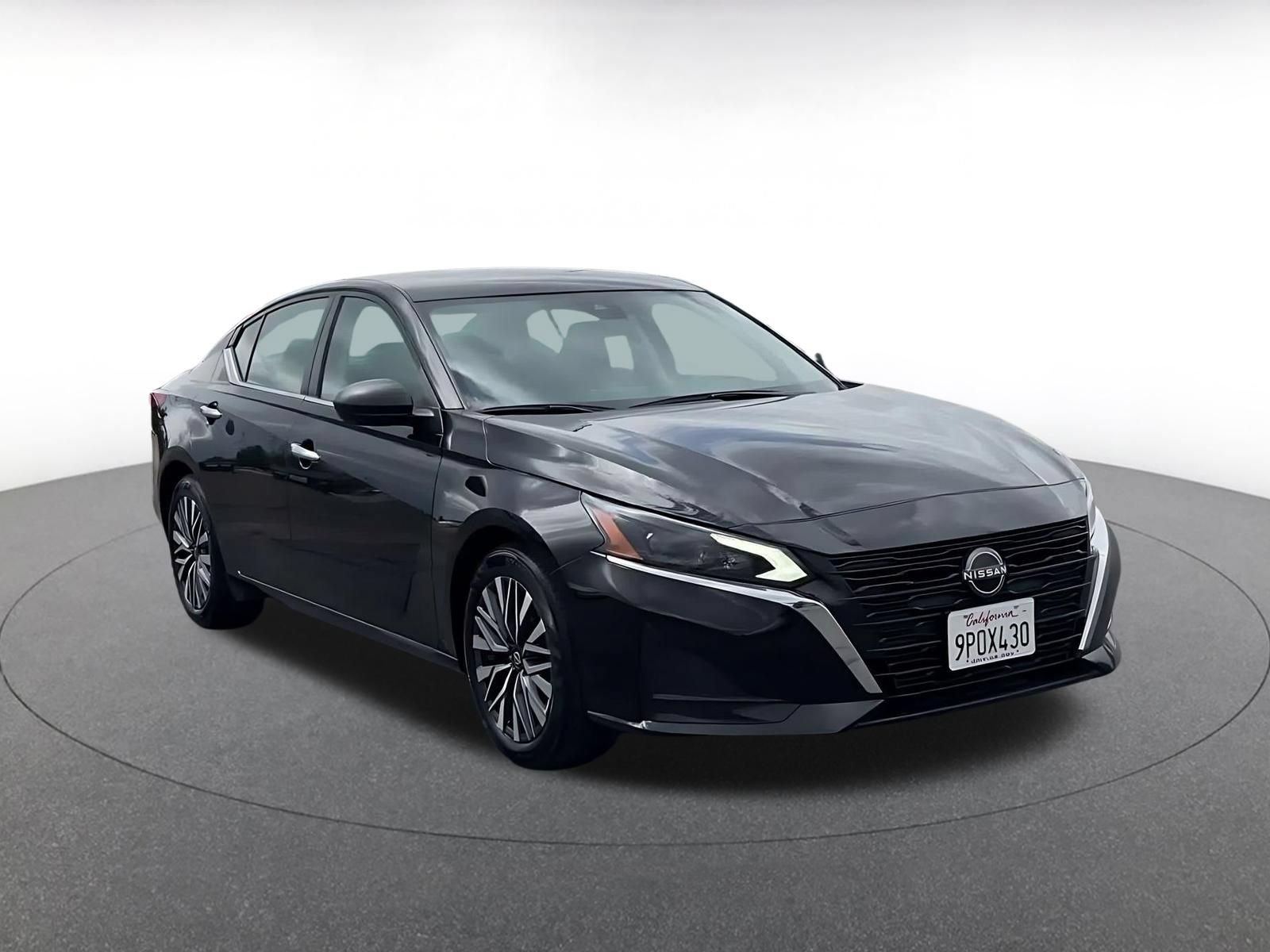 Used 2025 Nissan Altima 2.5 SV FWD image 3