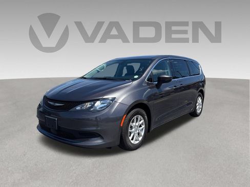 Used 2022 Chrysler Voyager LX FWD image 1