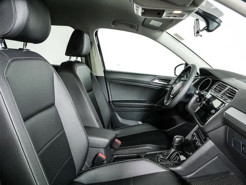 Used 2020 Volkswagen Tiguan SE image 21