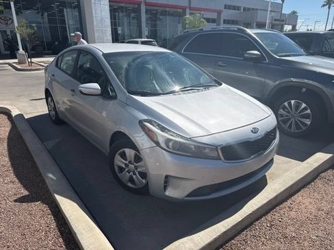 Used 2017 Kia Forte LX FWD image 2