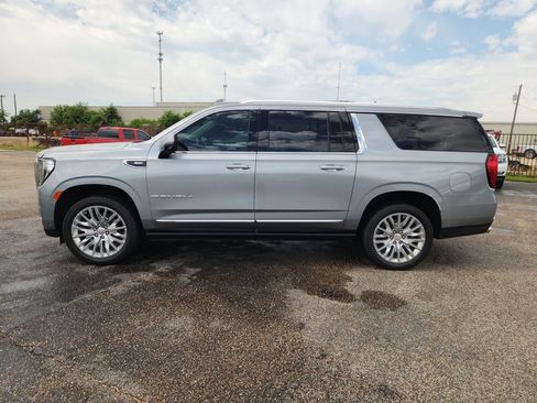 Used 2024 GMC Yukon XL Denali w/ Advanced Technology Package RWD image 4