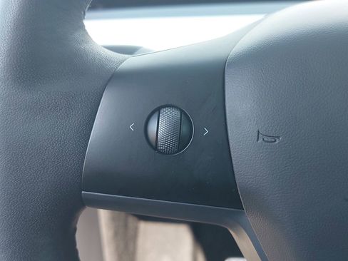 Used 2021 Tesla Model Y Long Range image 17