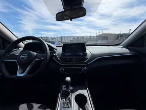 Used 2025 Nissan Altima 2.5 SV FWD image 33