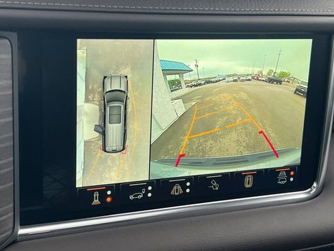 Used 2024 GMC Yukon Denali w/ Advanced Technology Package AWD/4WD image 23