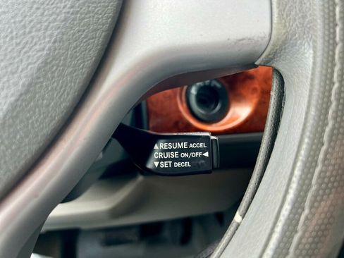 Used 2008 Chrysler Town & Country LX image 16