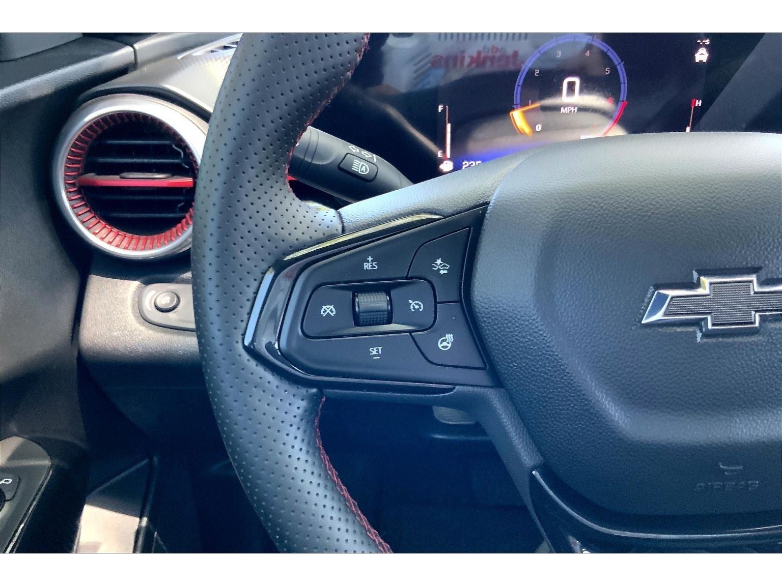 Used 2024 Chevrolet Trax RS w/ Sunroof Package FWD image 20
