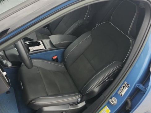 Used 2023 Volvo XC40 Recharge Plus image 4