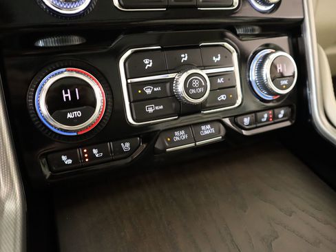 Used 2022 GMC Yukon XL Denali image 7