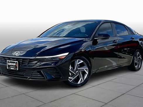 Certified 2025 Hyundai Elantra Sport image 2