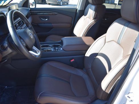 Used 2025 Honda Pilot Elite image 26